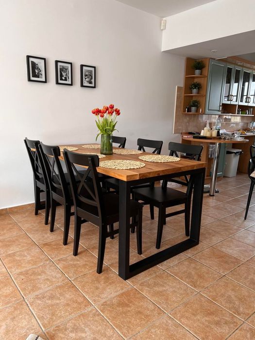 Stół dębowy, wykonany przez stolarza