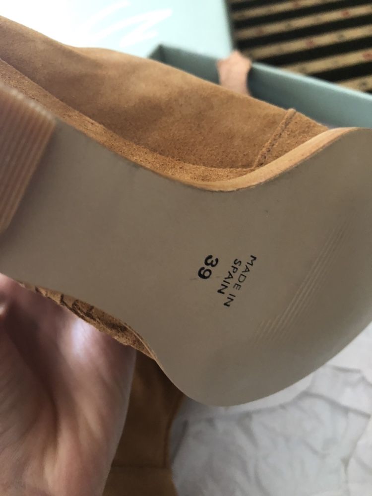 Zamszowe botki boho na koturnie ZARA Zign 38
