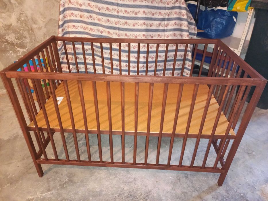 Cama de madeira para criança com 2 Níveis de altura