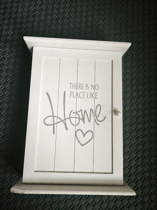 Domek na klucze drewniany