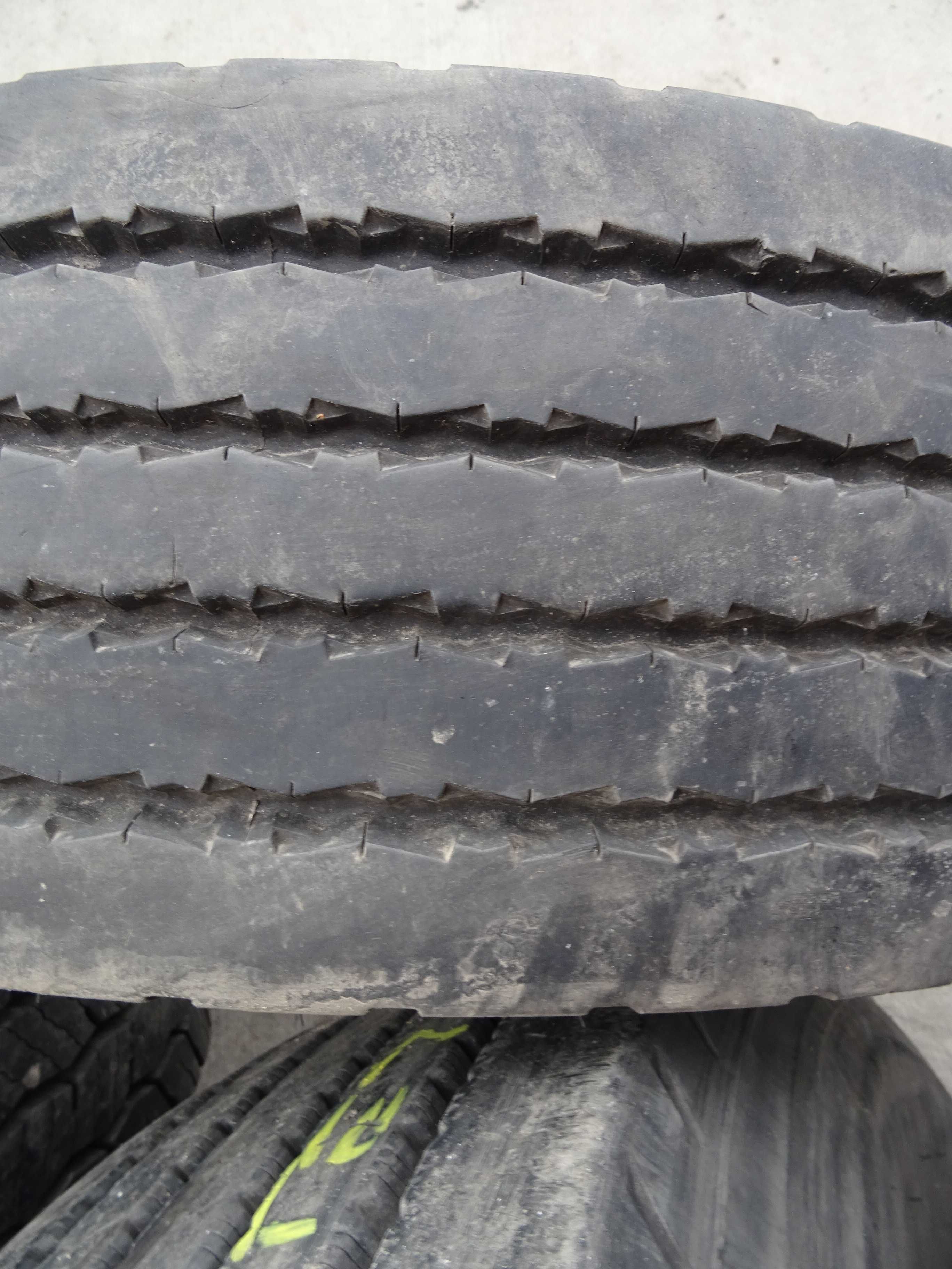 Opona 245/70R19.5 UNIROYAL FH 100 (480 netto)