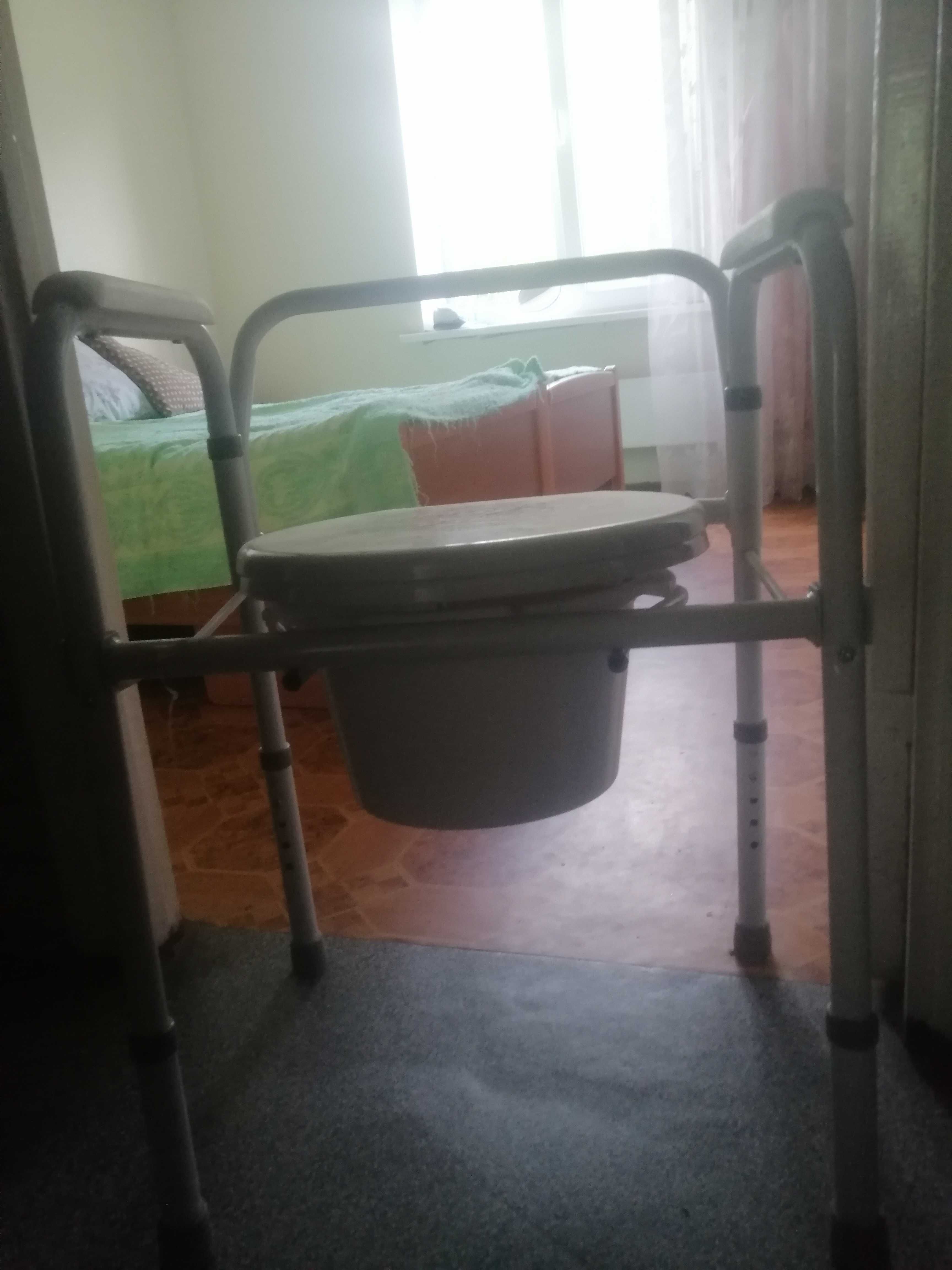 Стул-туалет для інвалідів