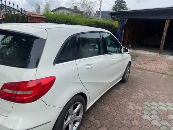 Mercedes B180 w stanie idealnym