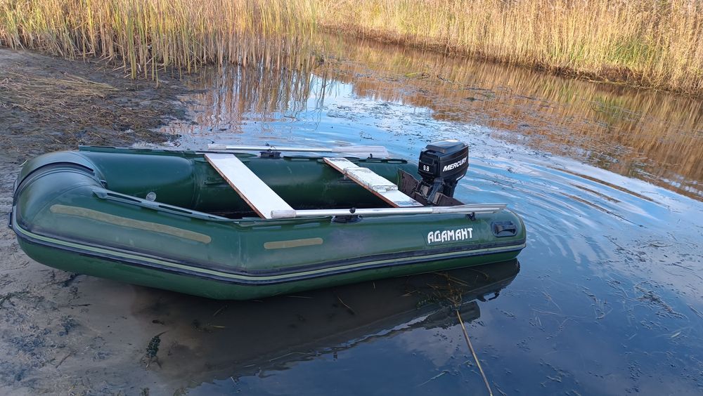 Продам лодку Адамант телефонуйте за номером