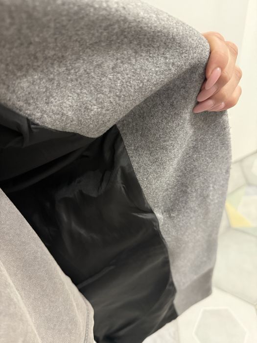 Продам жіноче сіре пальто, тримає форму, розмір 36