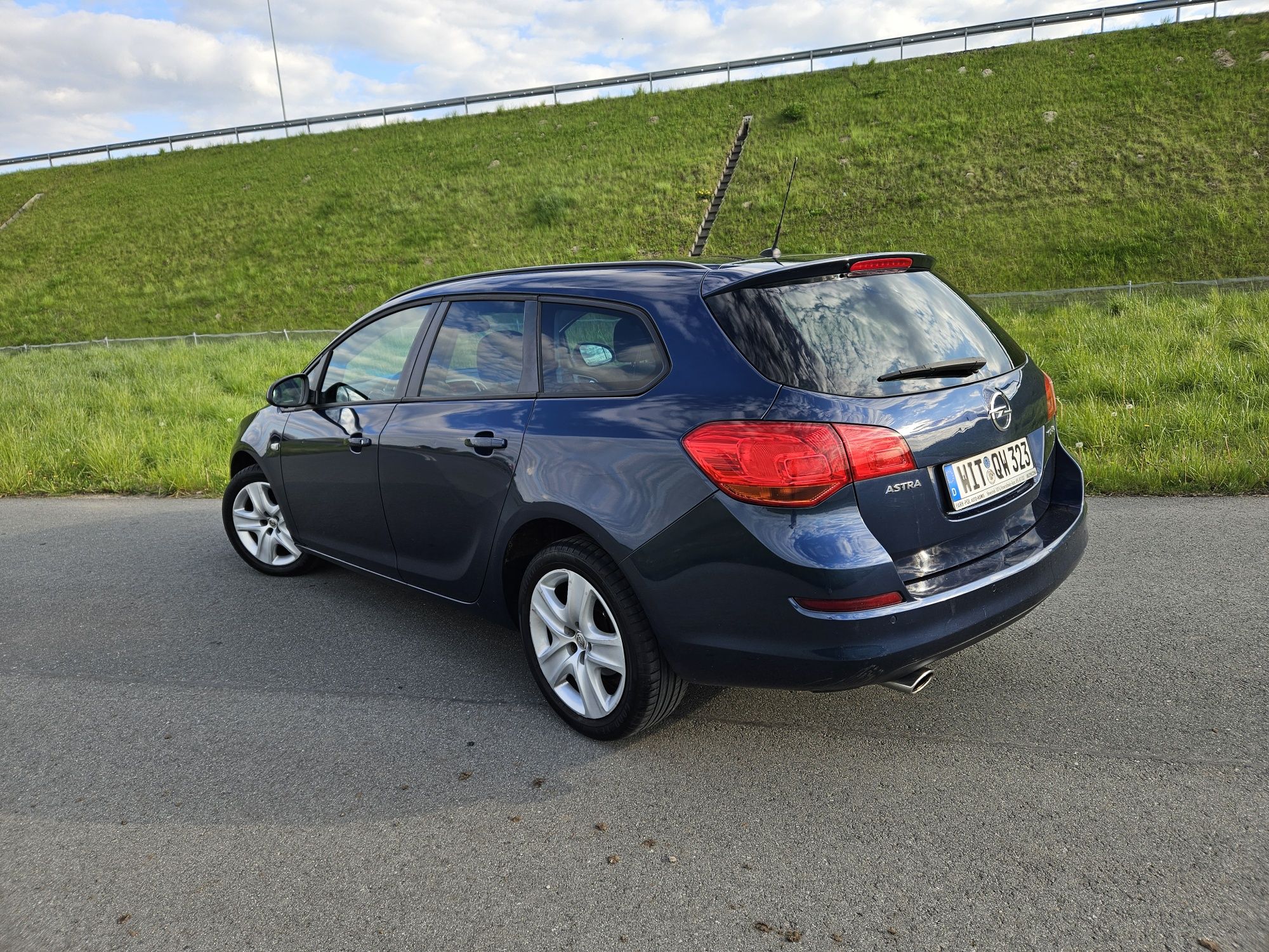 Opel Astra J 1.4 Benzyna 6-Biegów Bogata Wersja Super Stan
