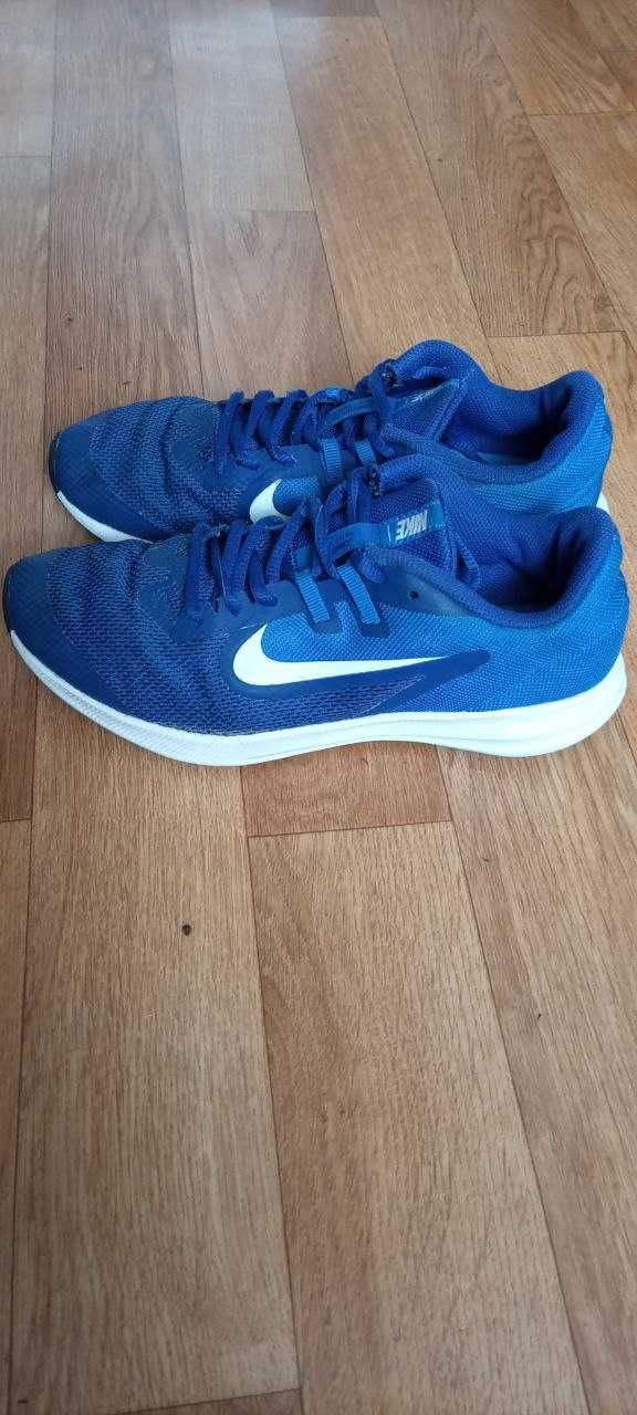 Продам кроссовки Nike (Вьетнам)