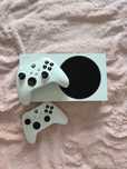 Konsola MICROSOFT XBOX Series S + 2 białe pady