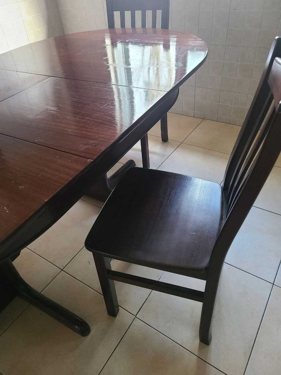 Mesa de jantar e 4 Cadeiras