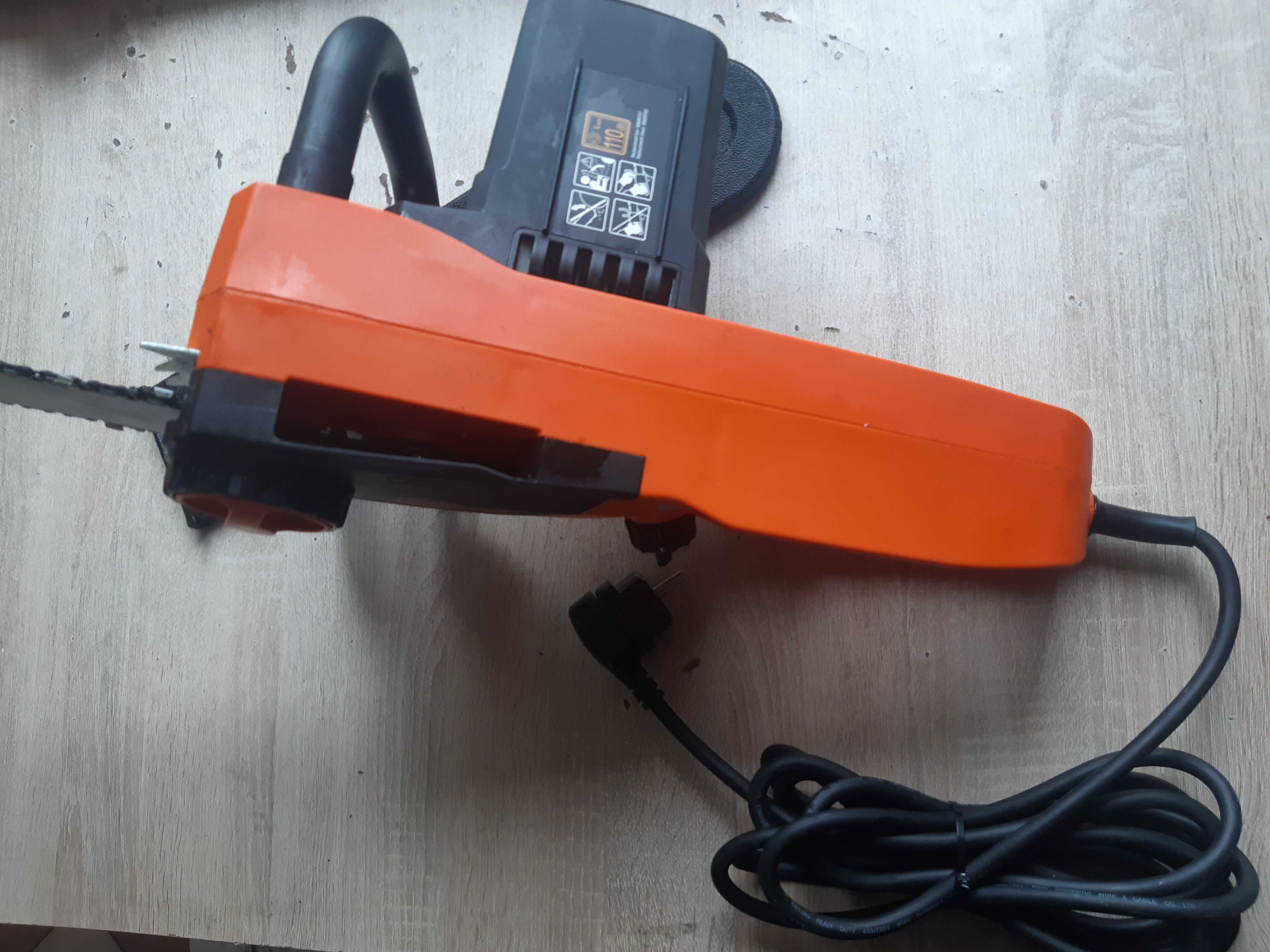 Piła łańcuchowa elektryczna Black Decker CS2245