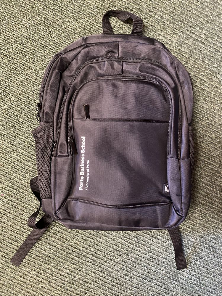 Mochila preta nova