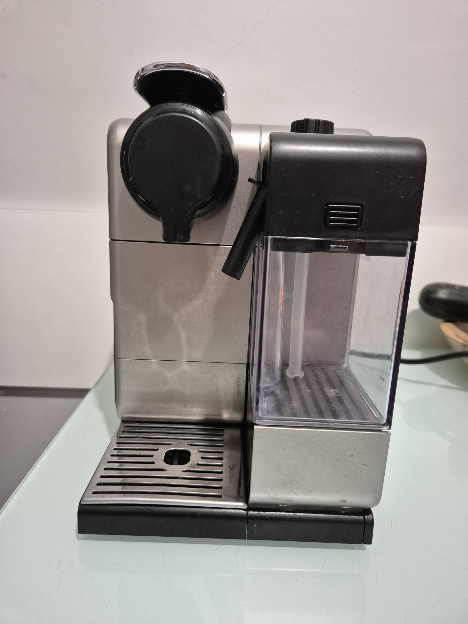 Ekspres De'Longhi Nespresso Lattissima EN550.S