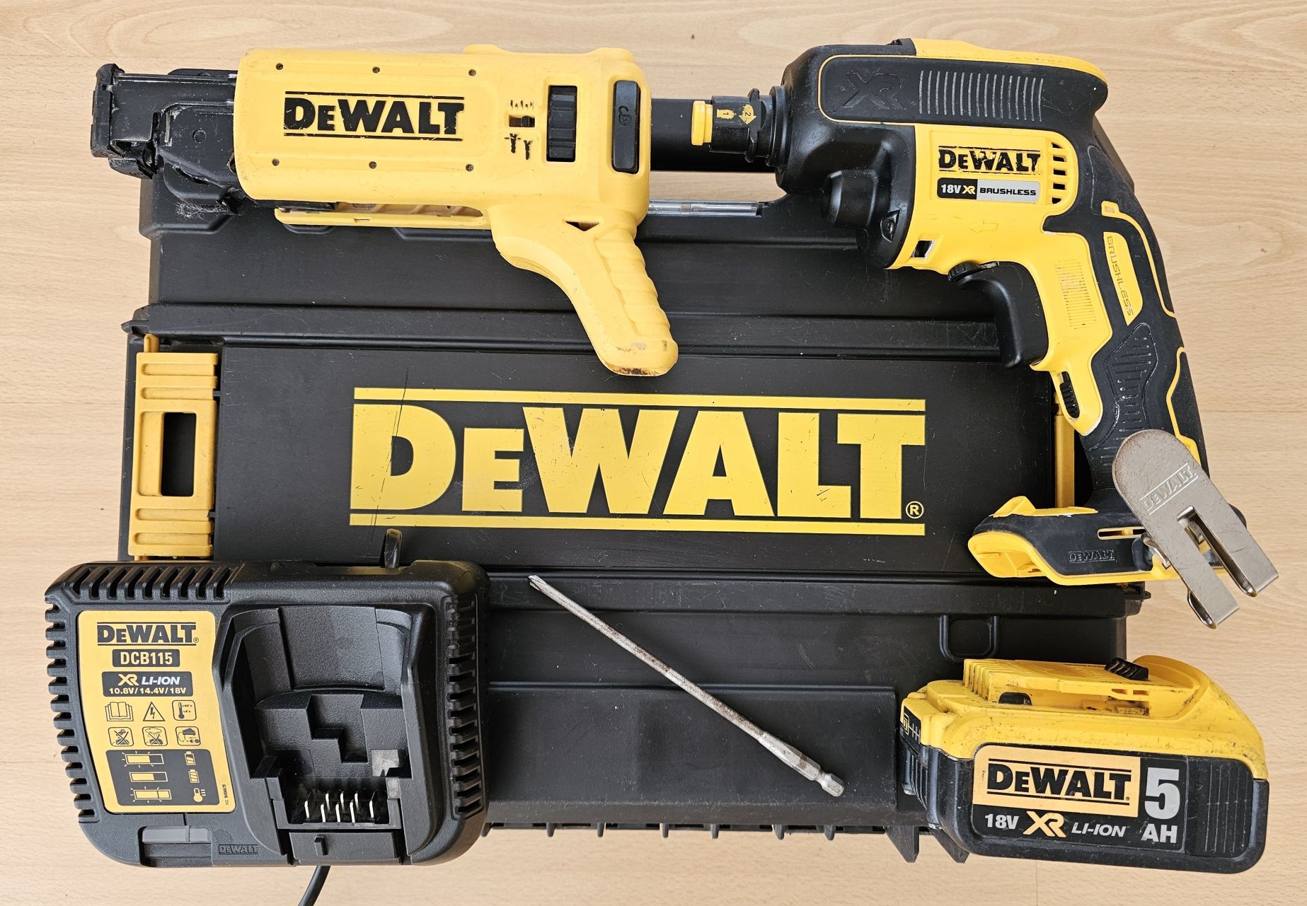 DEWALT DCF620 Wkrętarka do Regipsów MagazynekDCF6201 Aku5.0AhŁadowarka