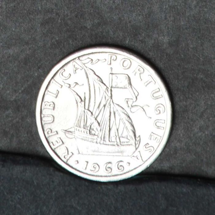 Portugal 2,5 escudos 1966 - olx X10392