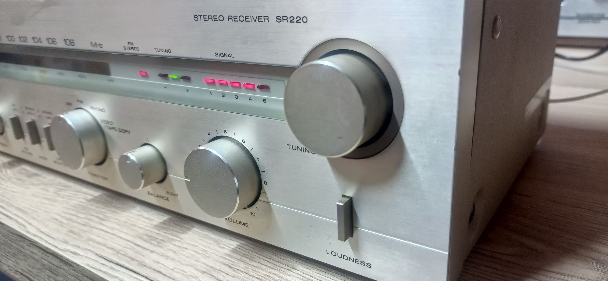 Amplituner Marantz SR220