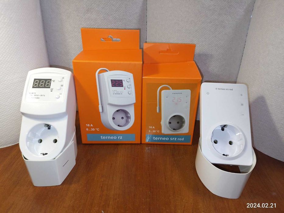 Терморегулятор terneo RZ та SRZ red розетковий  білій на 3 кВт