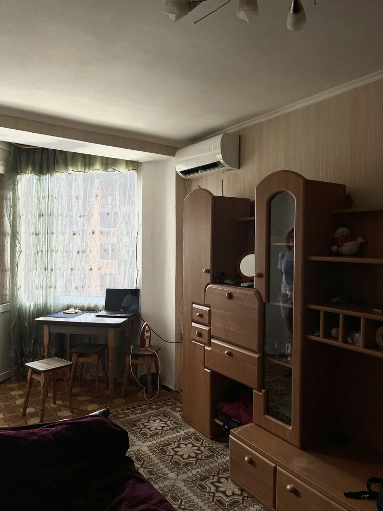 ВЛАСНИК продам кімнату з власним БАЛКОНОМ