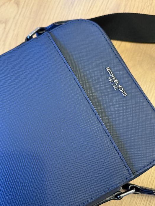 Michael Kors - Mala Tiracolo em Pele