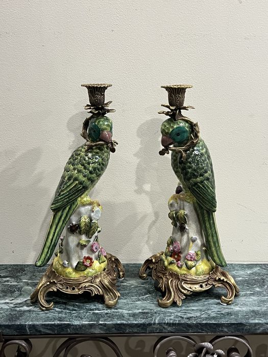 Підсвічники у вигляді папуг з фарфора та бронзи. Франція