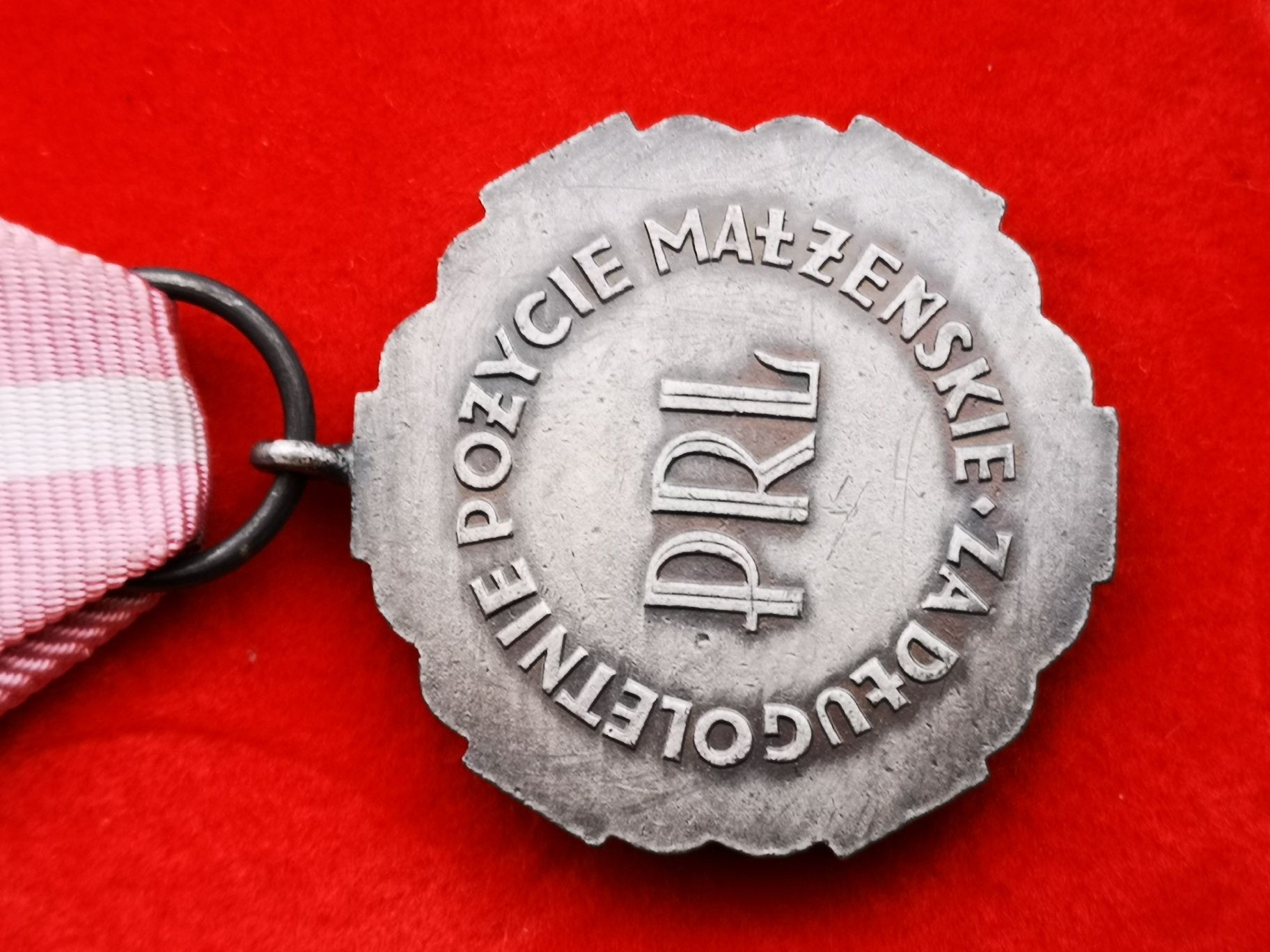 Srebrny medal za długoletnie pożycie małżeńskie odznaczenie PRL okazja