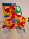 Fisher price zjeżdżalnia do autek, parking