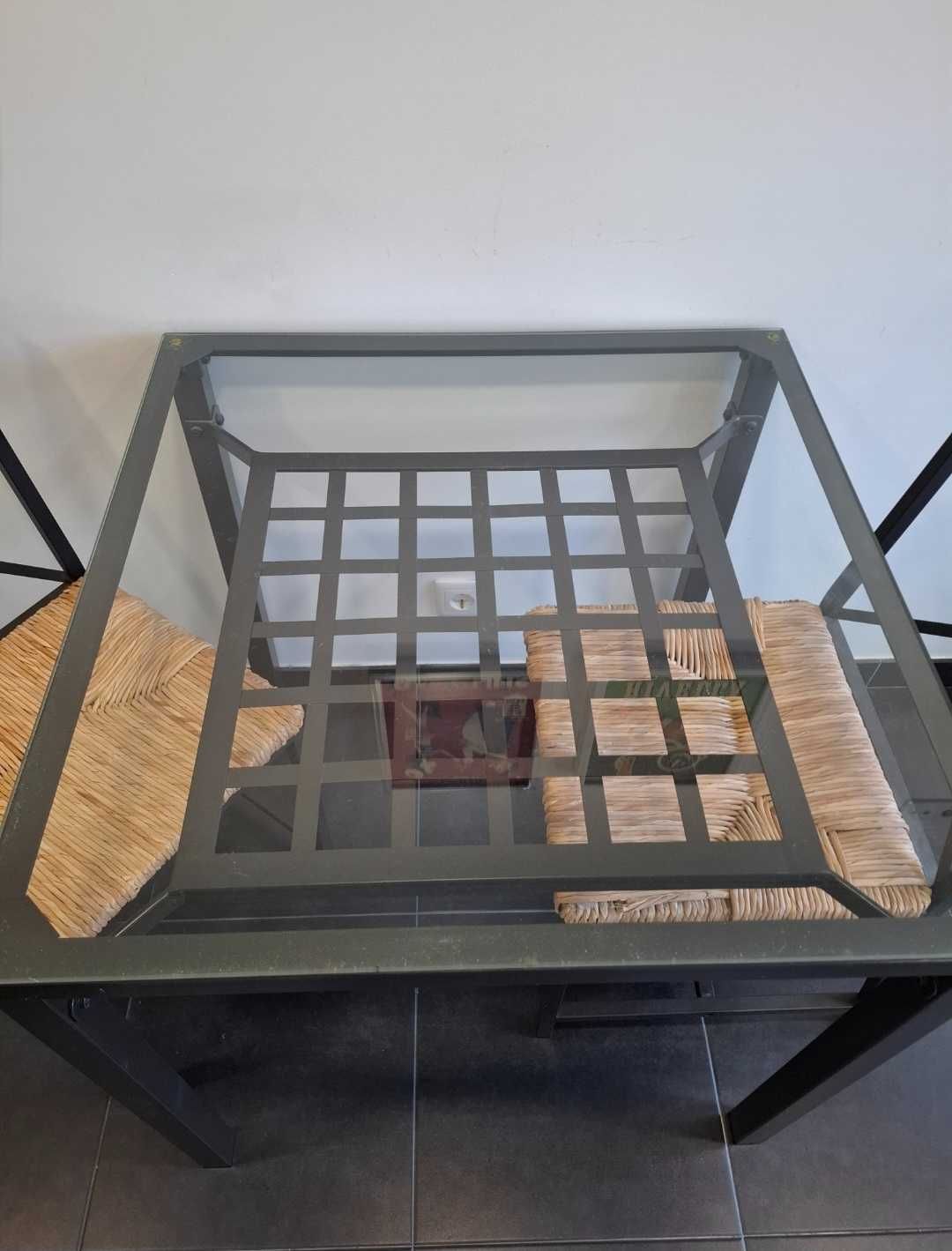 Mesa de Jantar com 2 Cadeiras – Estrutura Metálica e Tampo de Vidro