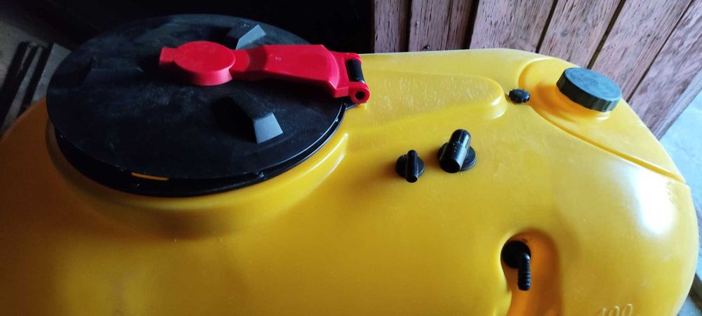 Zbiornik beczka opryskiwacz 400 litrów uzbrojony