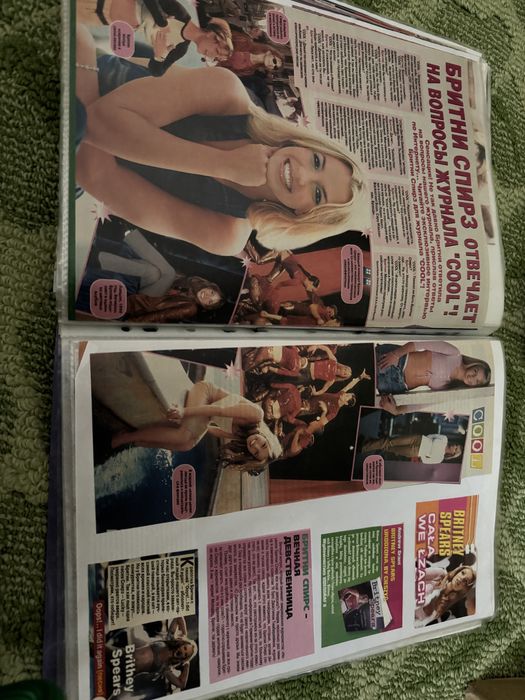 Статті, CD та плакати Брітні Спірз та Христина Агілера