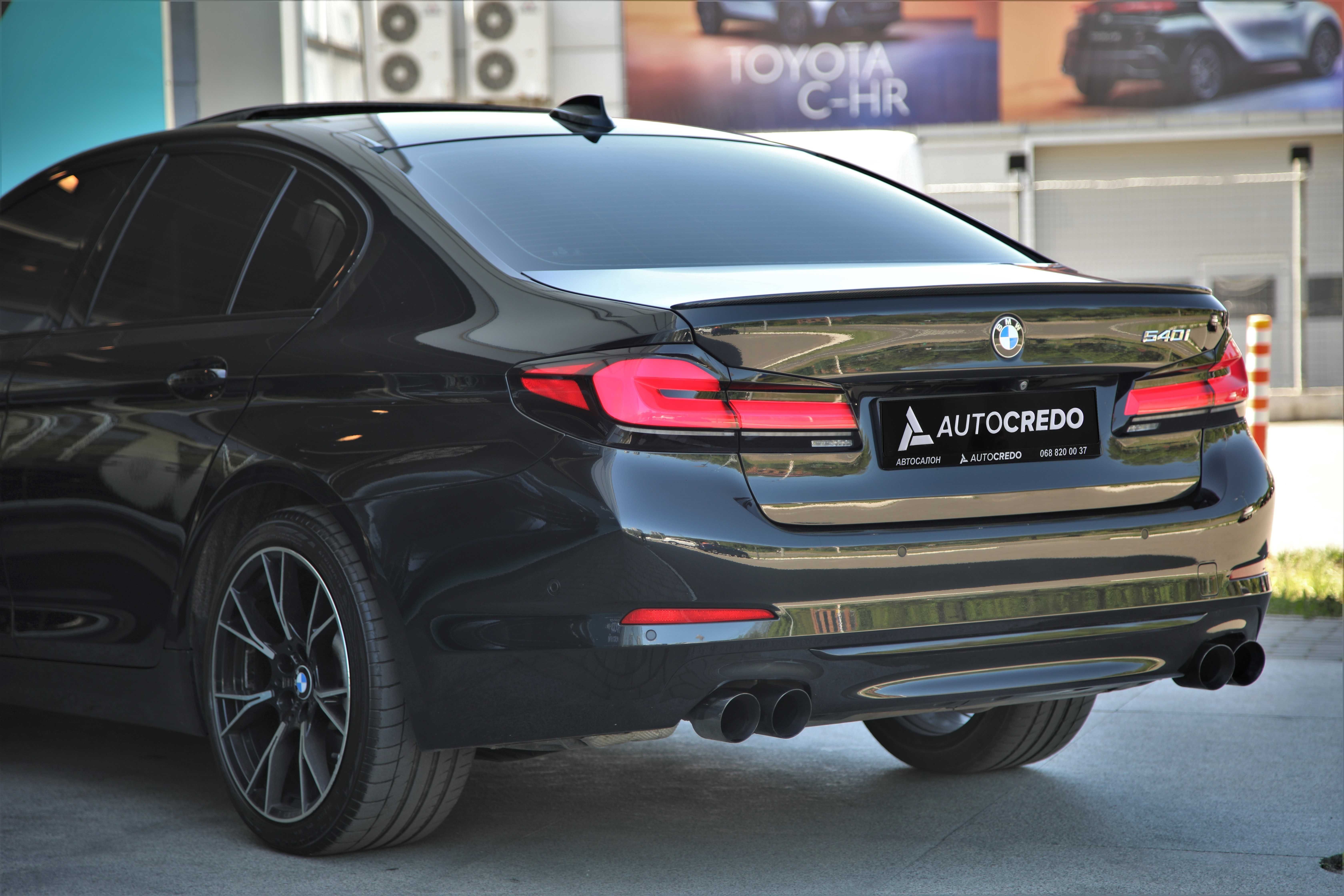 BMW 540i 2017 року