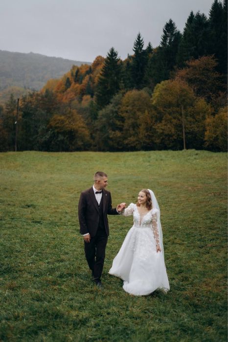 Ніжна весільна сукня