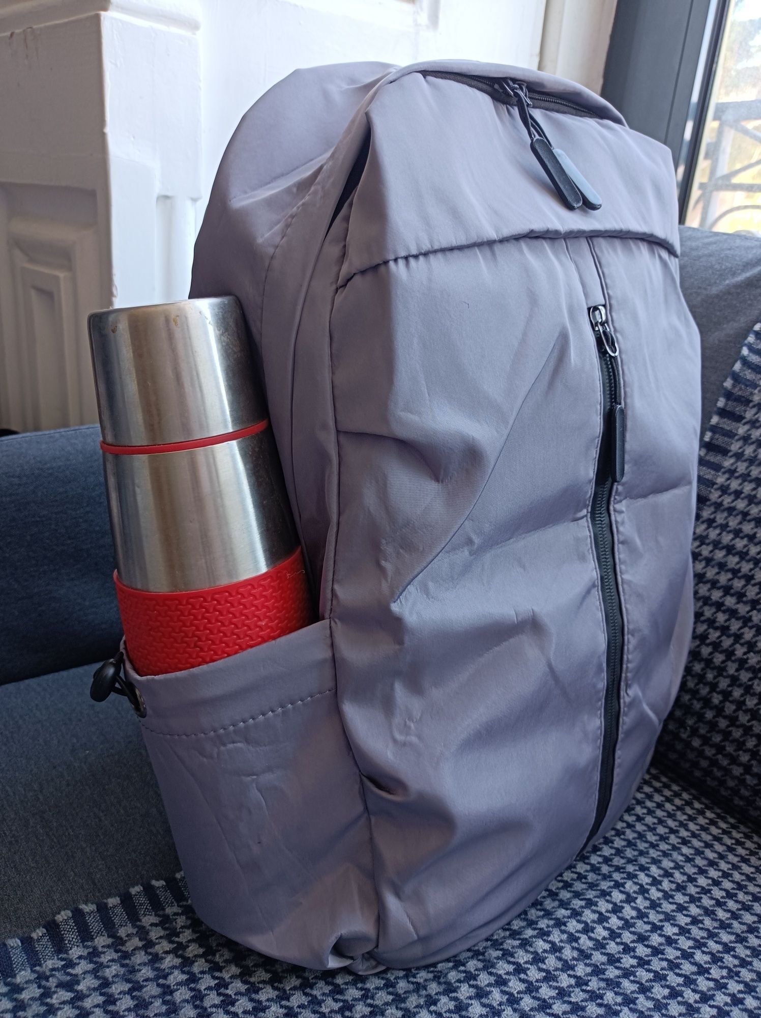 Mochila cinza nova