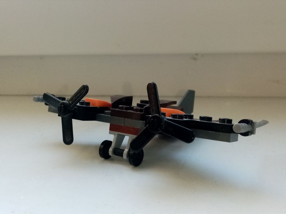 Magazyn LEGO Ninjago 11/2016 Piracki myśliwiec
