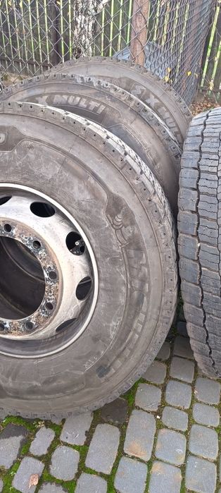 Opona 315/ 80 .22.5 Michelin