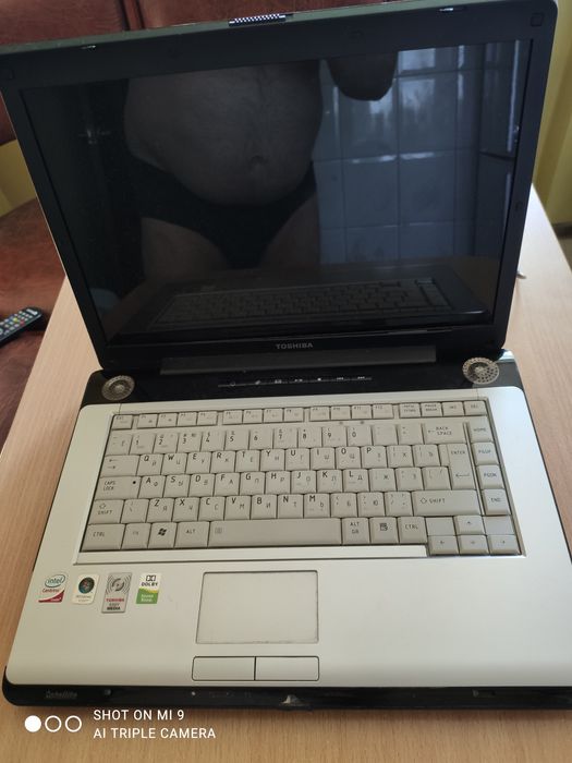 Продаю ноутбук Тошиба(Сателит) под восстановление или на запчасти