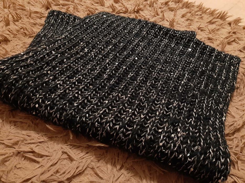 Granatowy komin ze srebrnymi cekinami