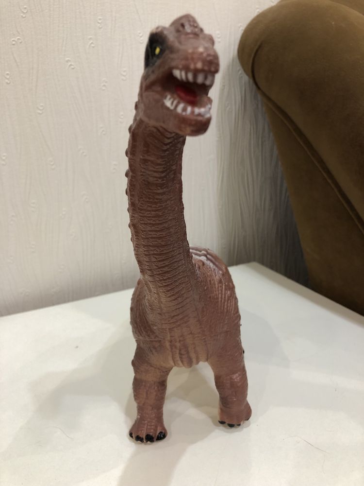 Динозавр игрушечный (резиновый)