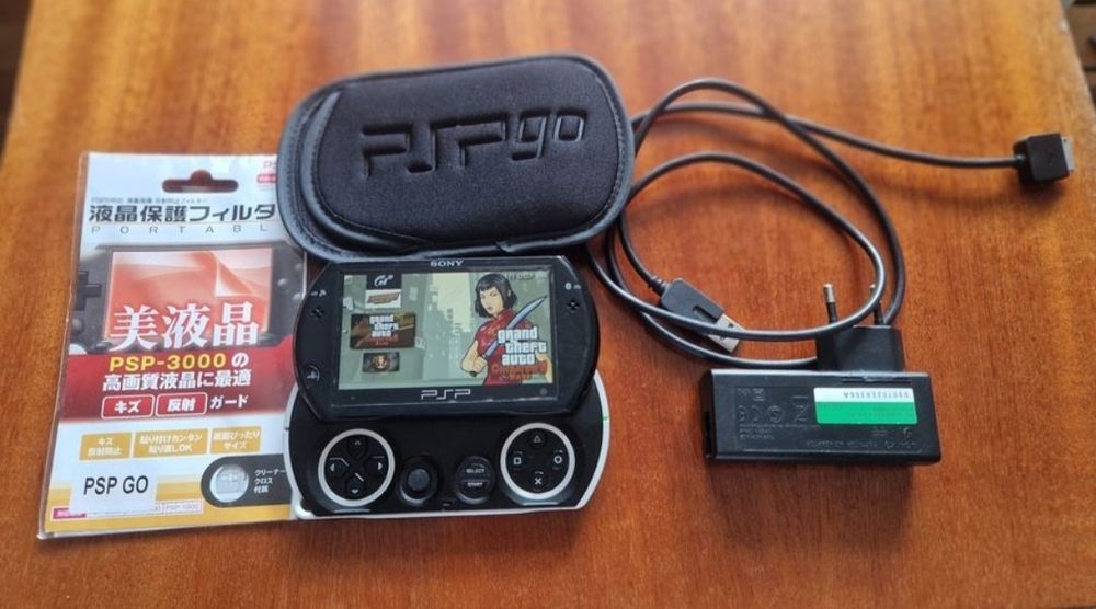 PSP GO N1000 Piano Black