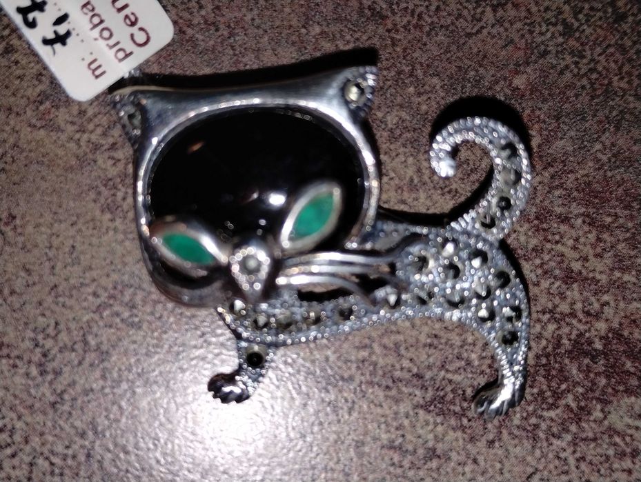 Broszka srebrna - kot