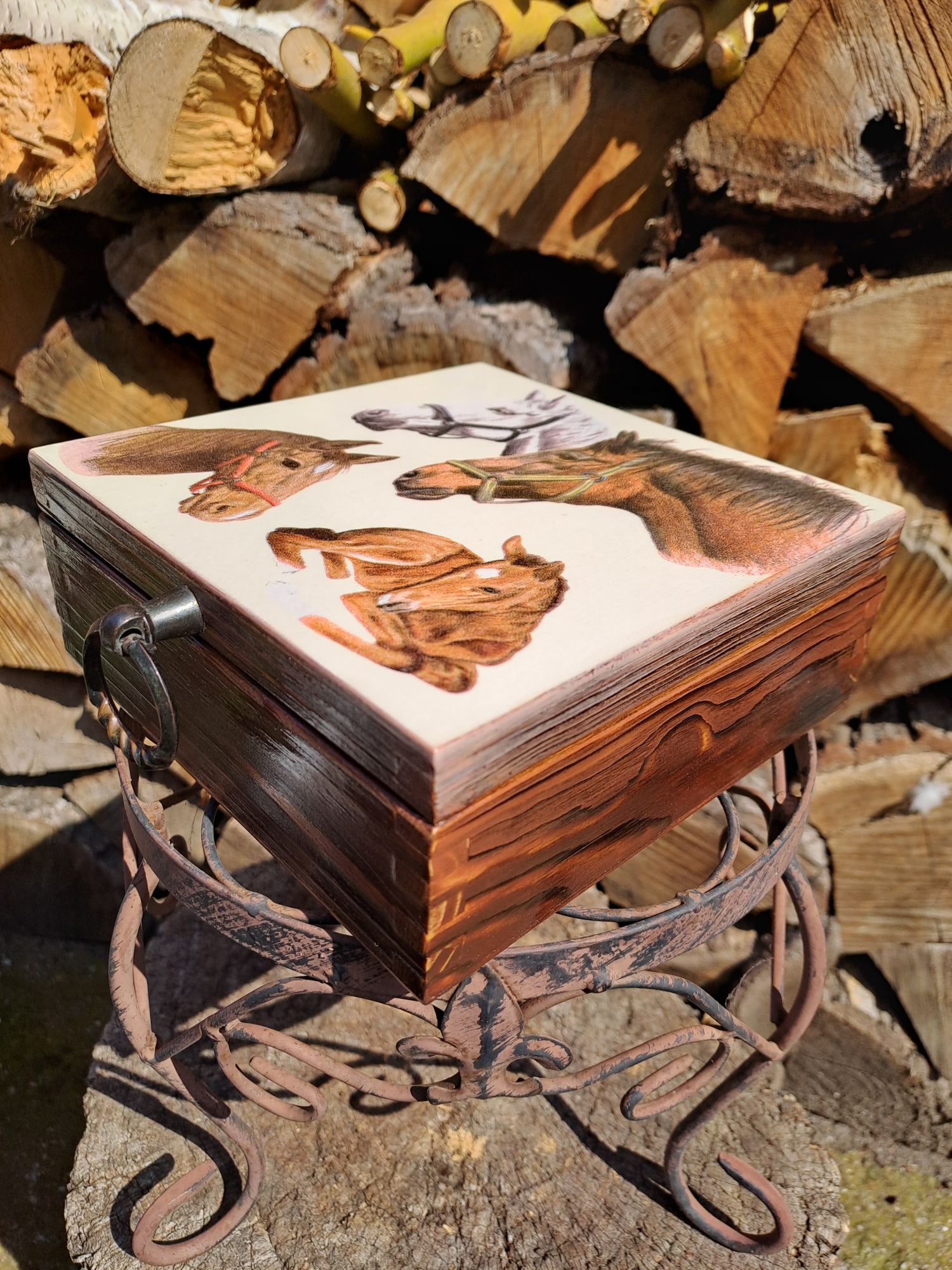 Pudełko drewniane szkatułka na biżuterię pamiątki prezenty Koni