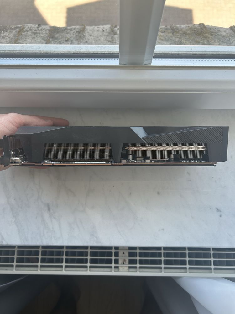 Sprzedam kartę graficzną RX 5700XT