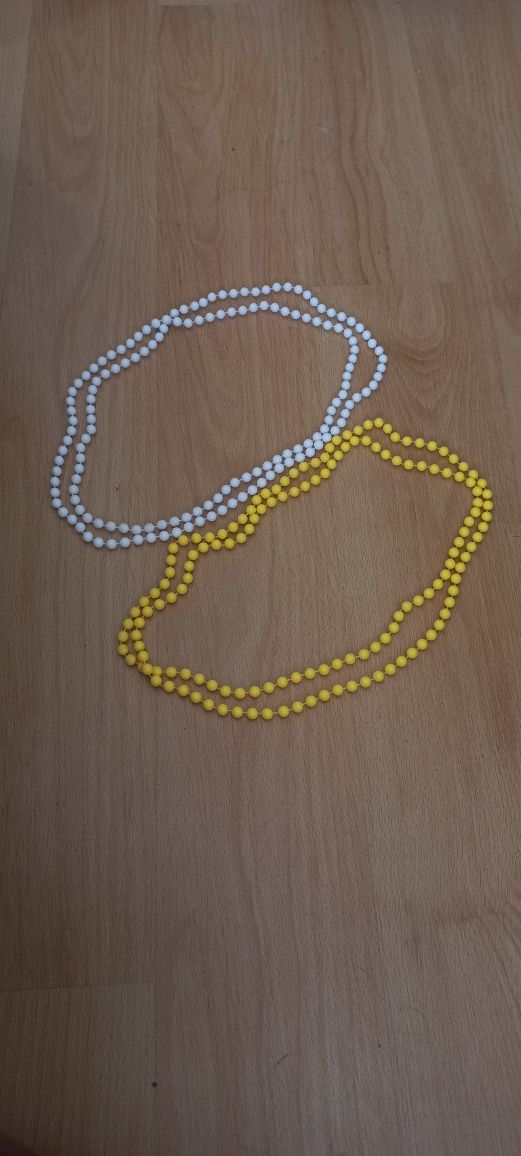 Dois colares grandes 1 amarelo e 1 branco