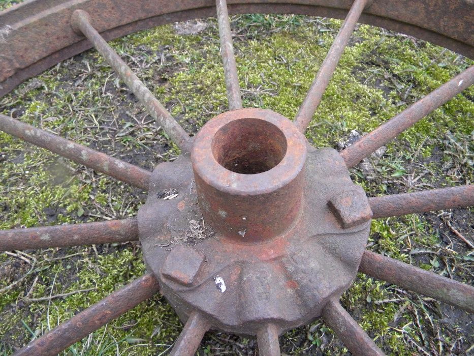 zabytkowe koło metalowe od pojazdu wojskowego 62cm nr 2