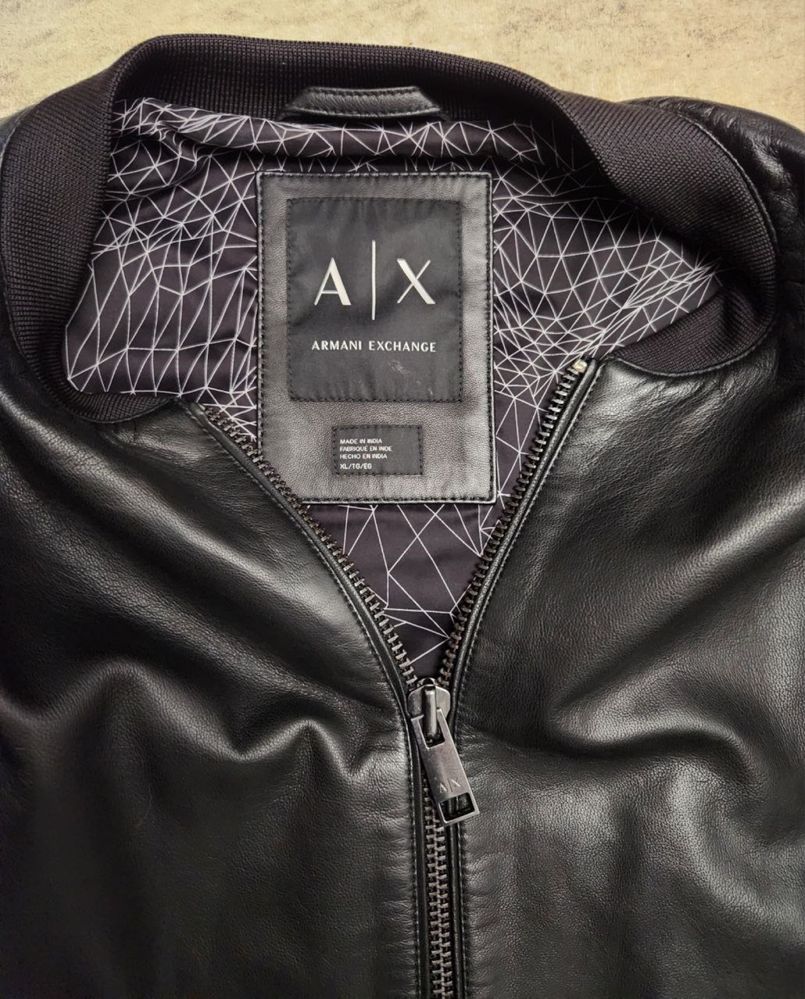 Продам оригинальную куртку Armani