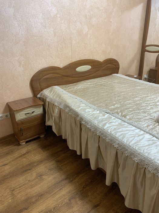 Ліжко від спальні