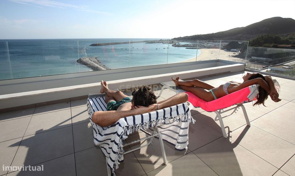 Excelente apartamento mobilado, em frente ao Mar, em Sesimbra.