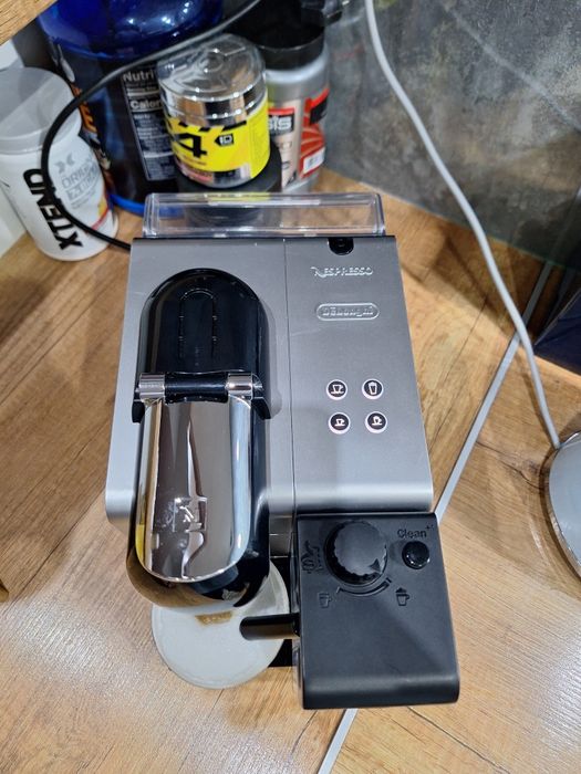 Ekspres nespresso delonghi kapsułkowy EN520S