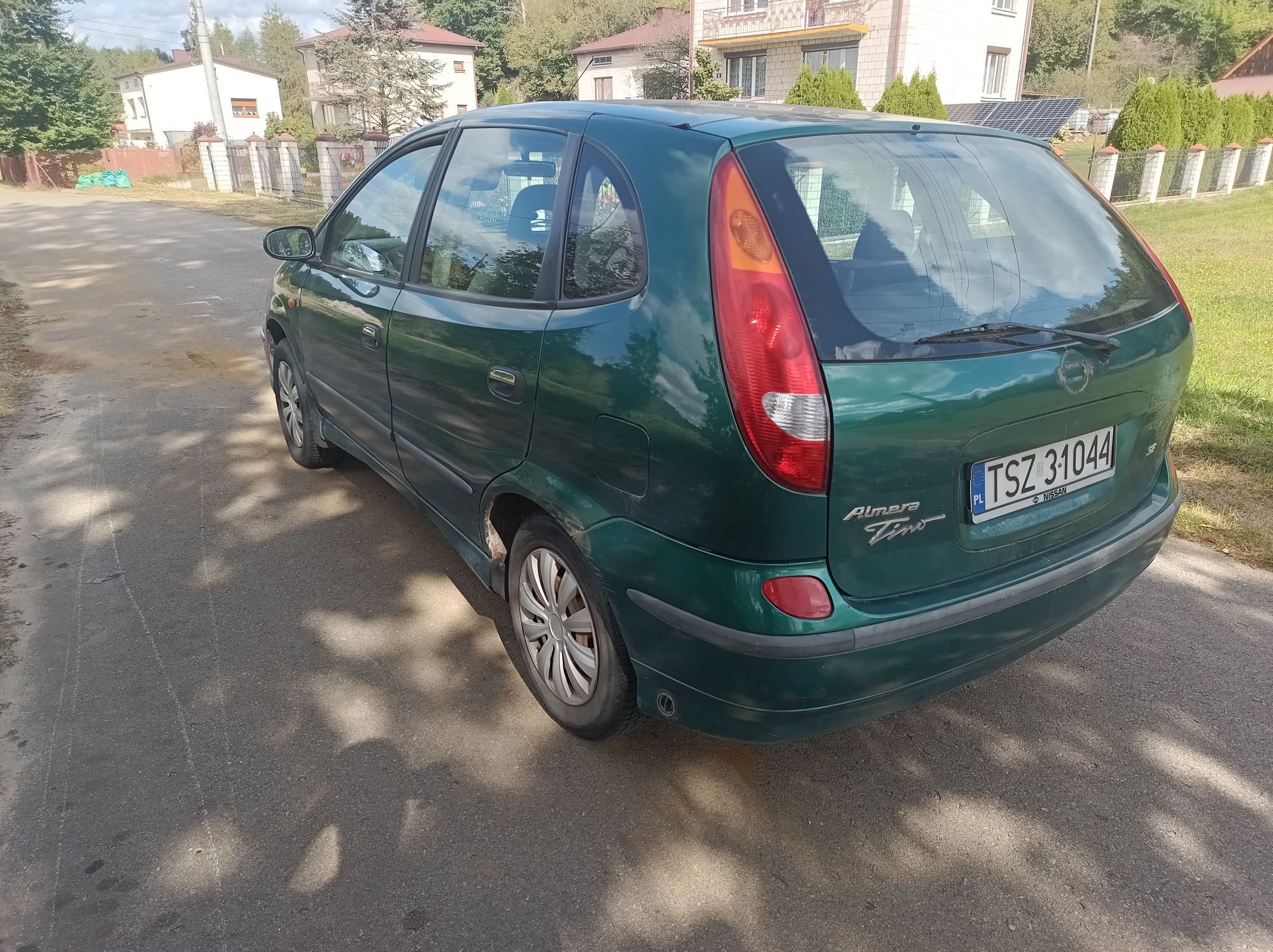 Nissan Almera tino 1.8 LPG