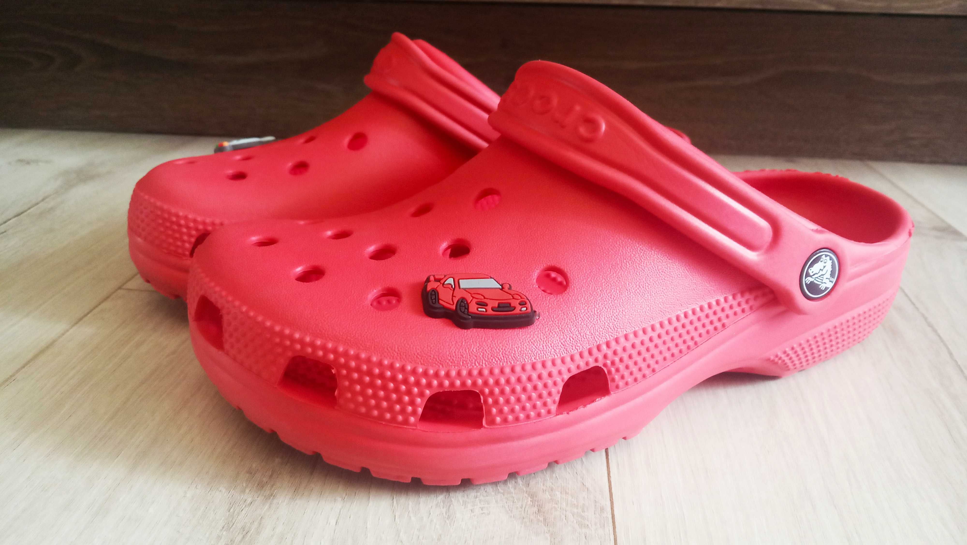 Crocs Classic clag klapki M5 W7 czerwone