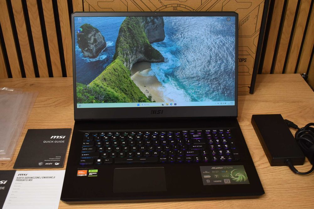 MSI Alpha 17 Ryzen 9 7945HX 16GB 1TB RTX4070- 140W 240Hz 17,3"