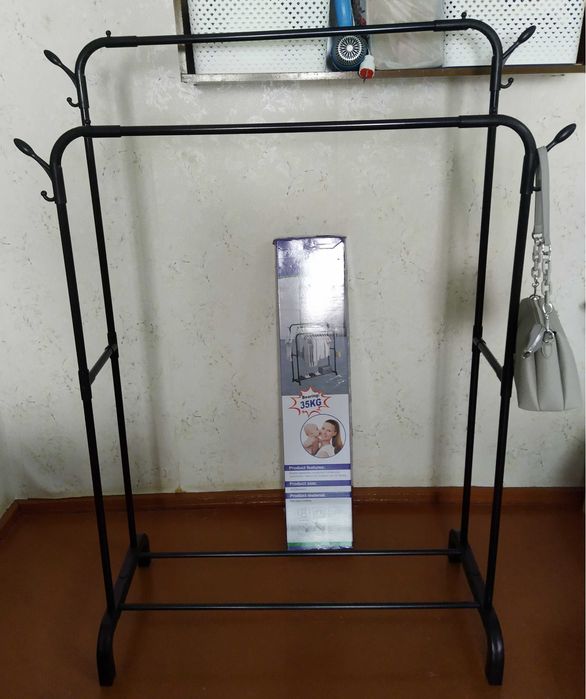 Продам вішалку-стійку для одягу